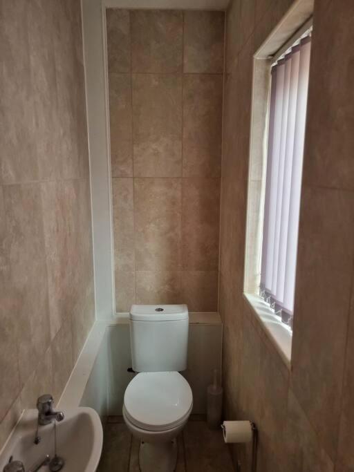 5 Bedroom House - Cheshire Oaks Ellesmere Port Bagian luar foto