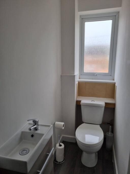 5 Bedroom House - Cheshire Oaks Ellesmere Port Bagian luar foto