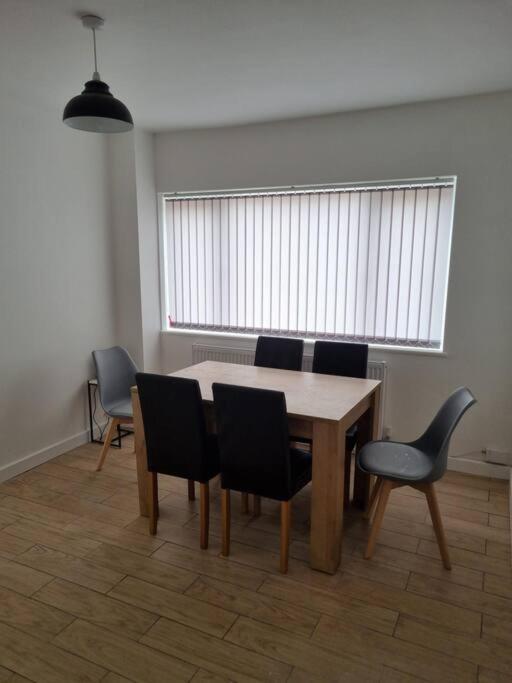 5 Bedroom House - Cheshire Oaks Ellesmere Port Bagian luar foto