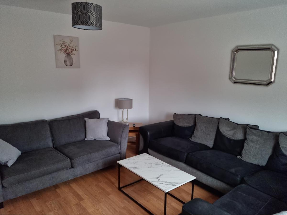 5 Bedroom House - Cheshire Oaks Ellesmere Port Bagian luar foto